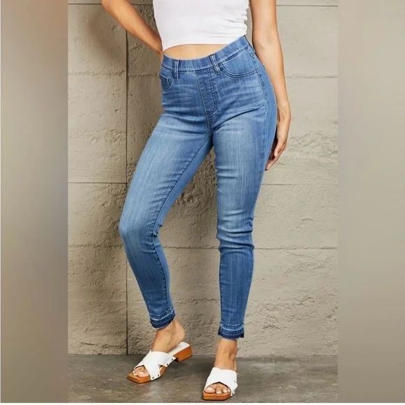 NWT Judy Blue High Waisted Pull On Skinny Jeans size 1 - Picture 1 of 10